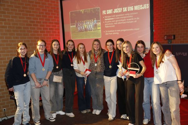 u-16-meisjes18AF57D1-68AF-2D43-AC39-FE6D4C6F09EF.jpg